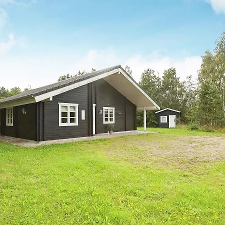 Four-bedroom Holiday In 3