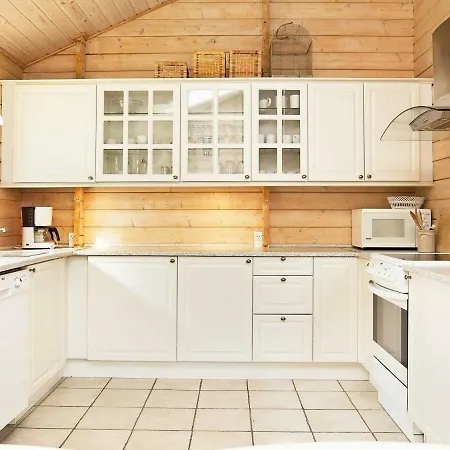 Four-bedroom Holiday In 3 *